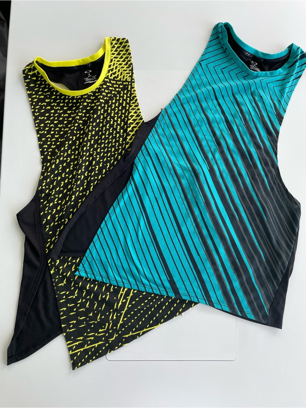 TWO Oakley Teal and Black HydroJX Athletic Tank muscle M